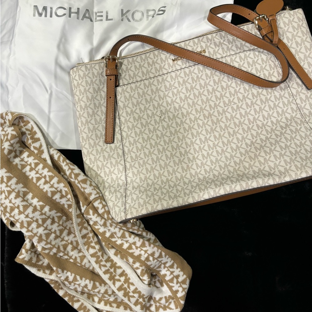 Brand new Micheal Kors purse with scarf purse never used. Scarf worn once.